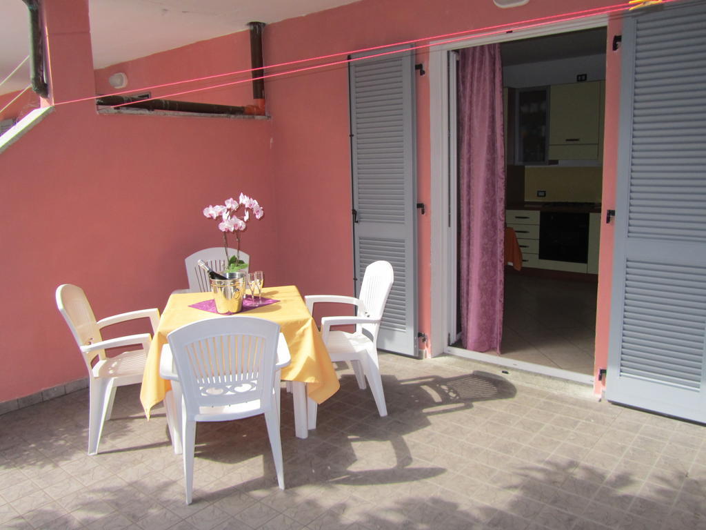 Residence Laguna Beach Pianello Del Lario Δωμάτιο φωτογραφία